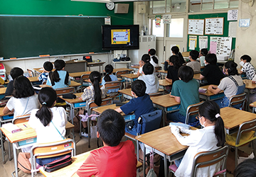 小学生向け出前授業風景